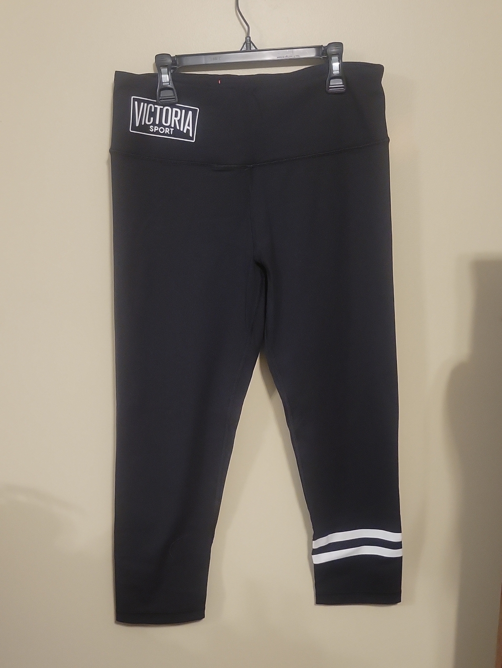 Victoria Secret Sport Black Active Capri Leggings with White Stripe Knockout